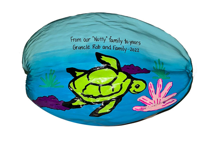 Painted coconuts are a sustainable gift idea for the beach lover